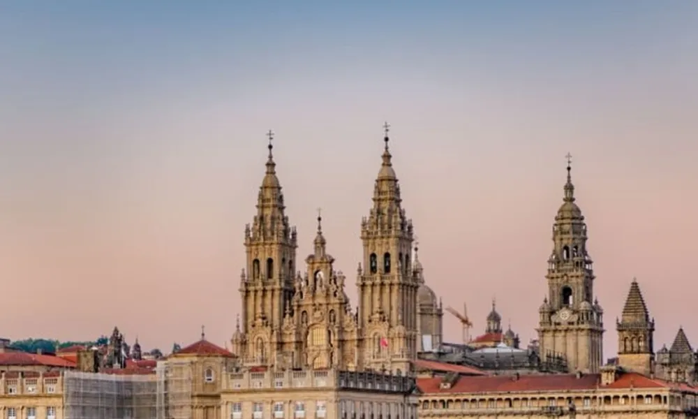 La Xunta de Galicia ha aprobado el Decreto 60/2025, de 21 de julio, por el que se regulan de forma integral las Entidades de Certificación de Conformidad Municipal (ECCOM).